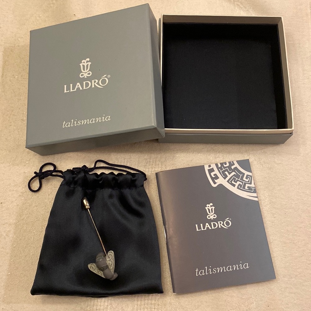 Lladro talismania obrera team worker bee stick pin. Vintage